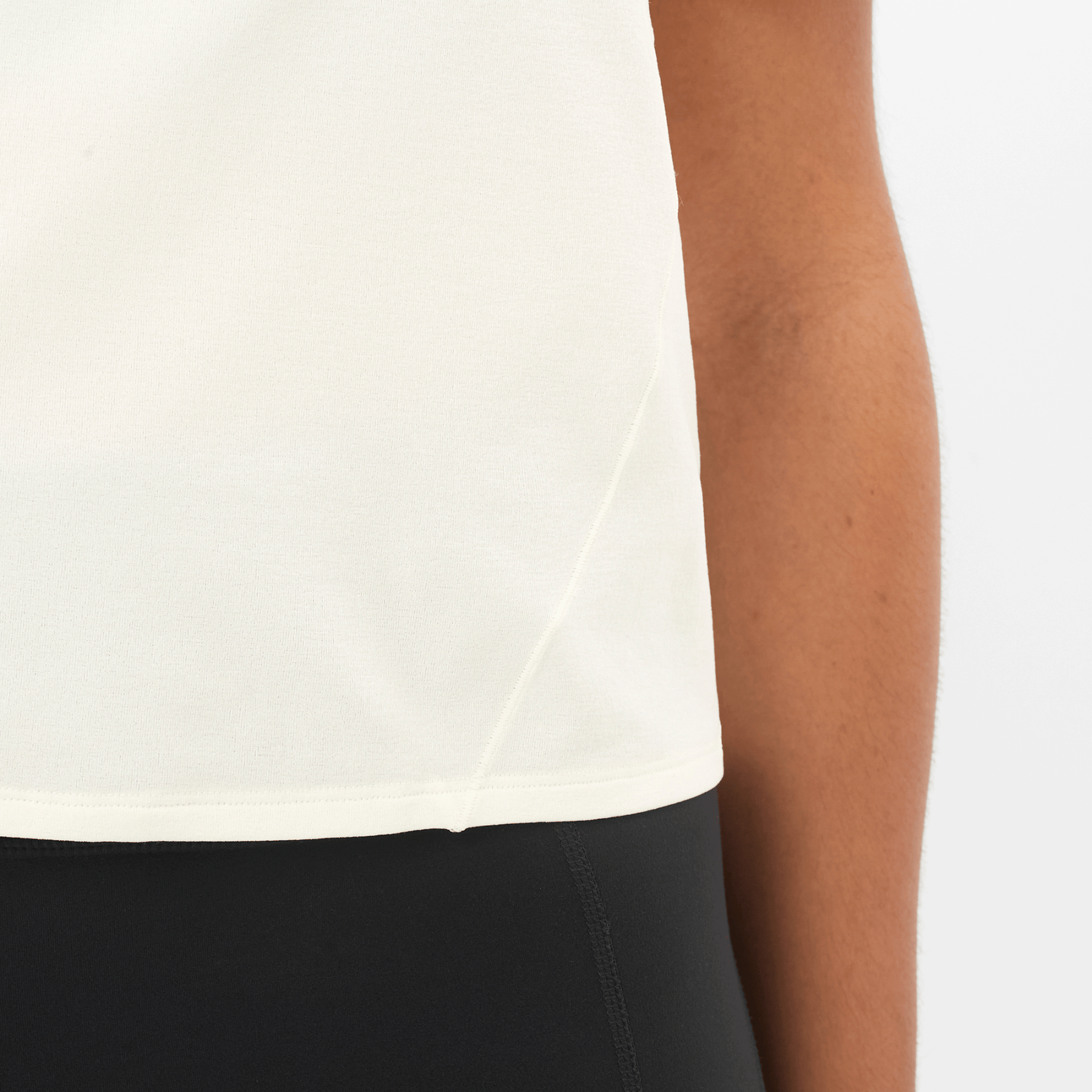 #COLOR_WHISPER WHITE