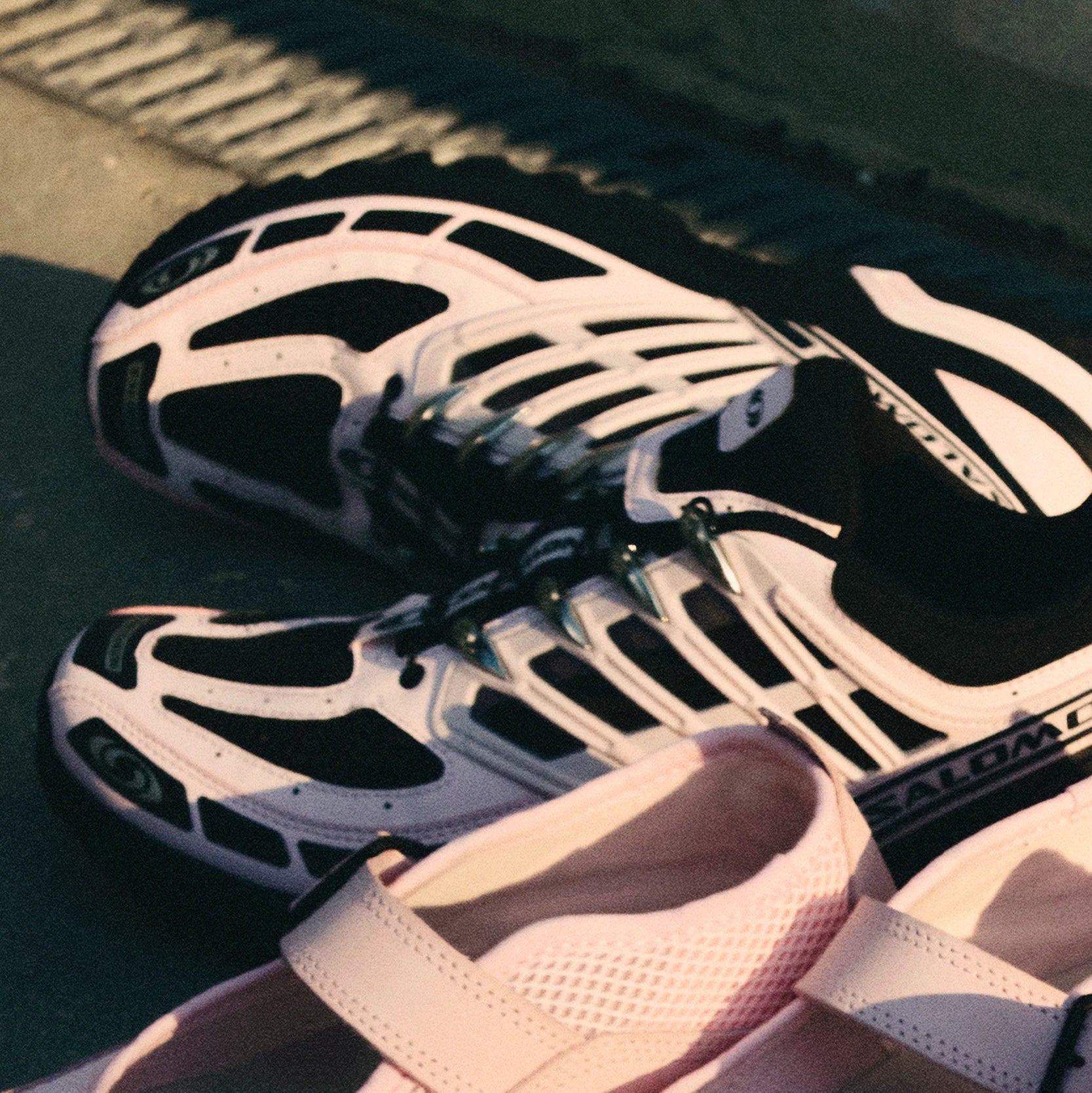 #COLOR_Black / Icy Pink