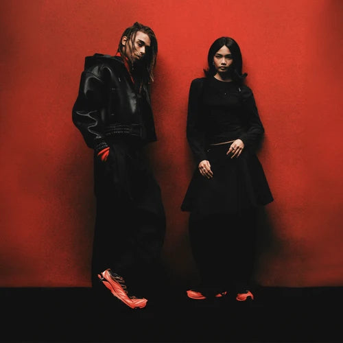 #COLOR_Black / Fiery Red